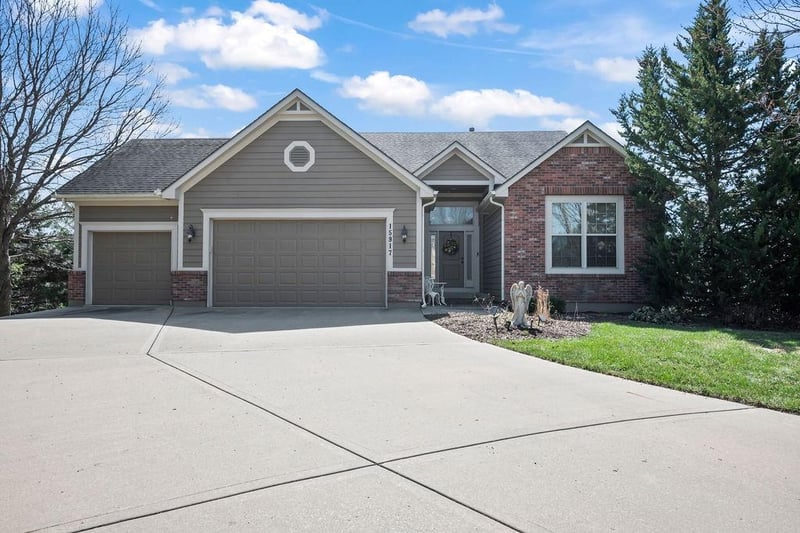 15917 29th Street Ct, Independence, MO 64055