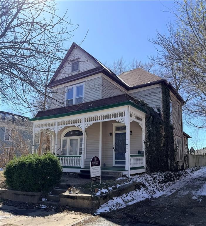 912 14th St, St Joseph, MO 64503