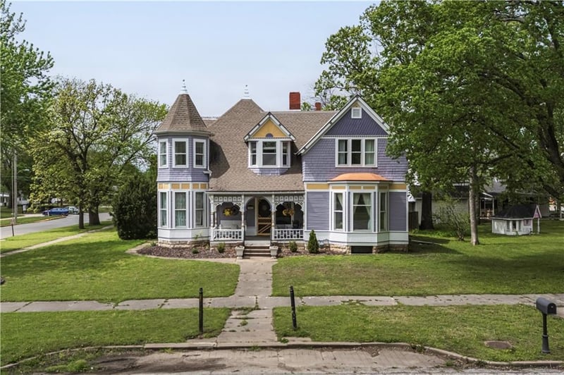 303 8th St, Fredonia, KS 66736