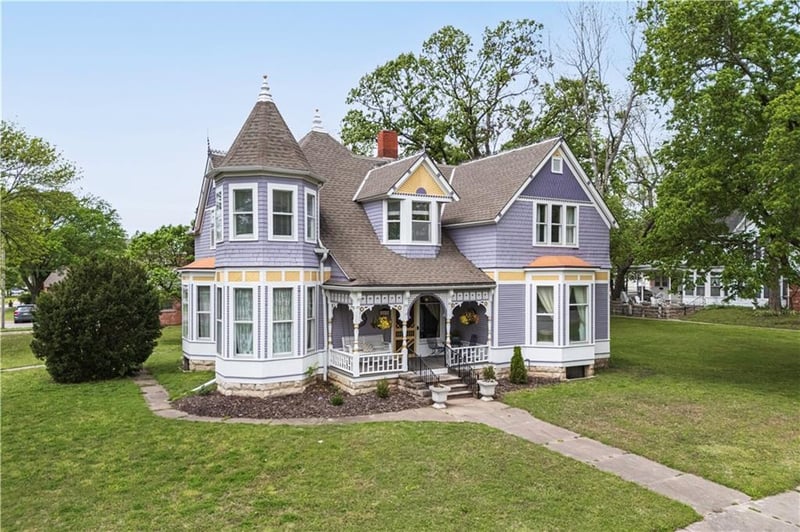 303 8th St, Fredonia, KS 66736