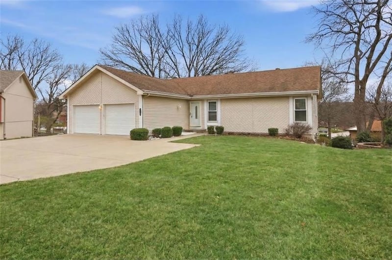 1905 78th St, Kansas City, MO 64118