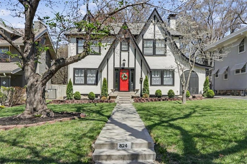 824 72nd St, Kansas City, MO 64114