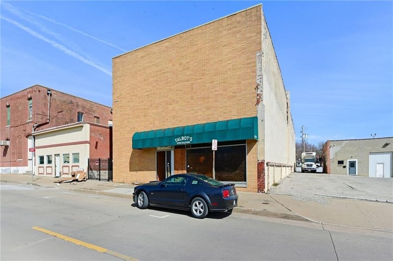 213 5th St, St Joseph, MO 64501