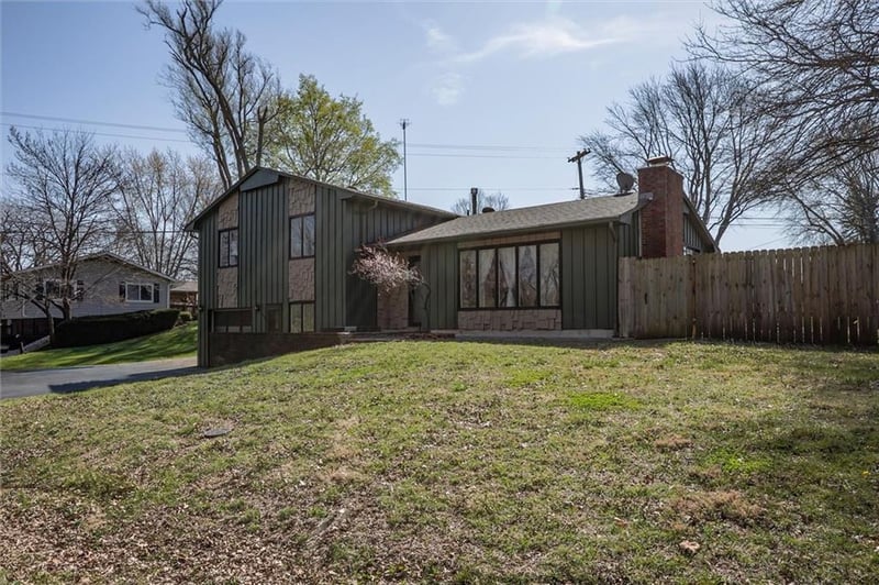 608 E 14th Ter, Ottawa, KS 66067