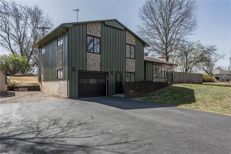 608 E 14th Ter, Ottawa, KS 66067