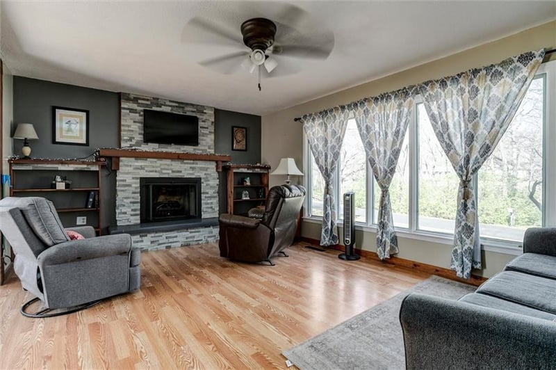 608 E 14th Ter, Ottawa, KS 66067