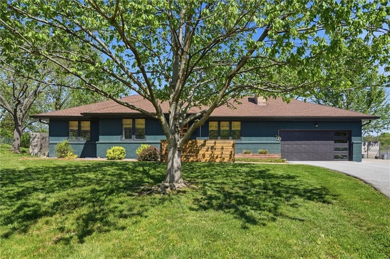 1104 93rd St, Kansas City, MO 64114