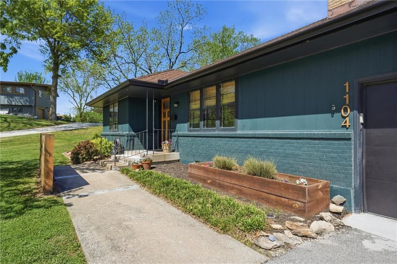 1104 93rd St, Kansas City, MO 64114