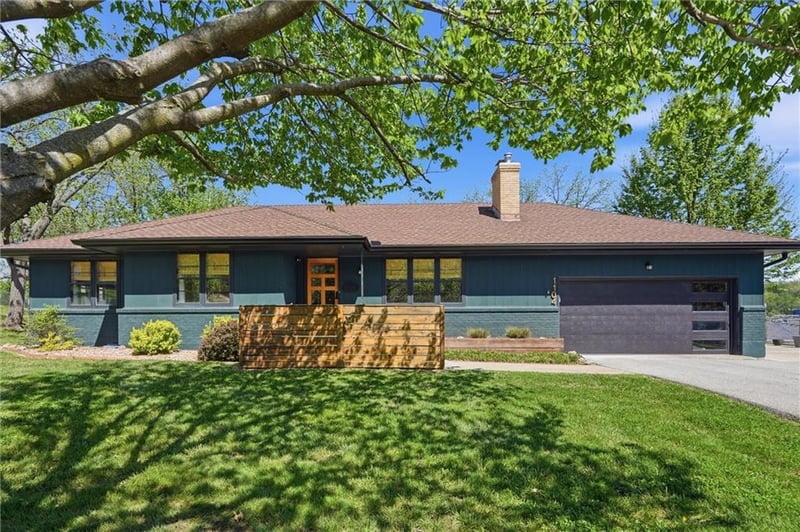 1104 93rd St, Kansas City, MO 64114