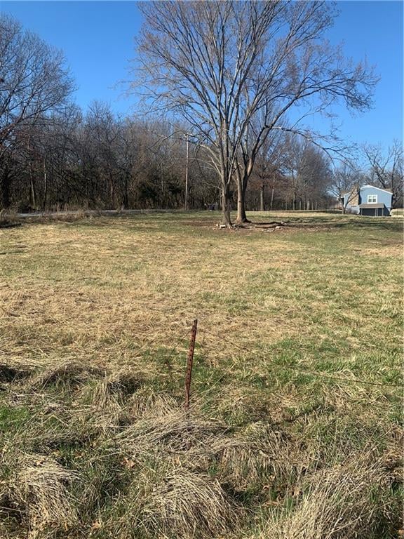 8530 S Trail Ridge Dr, Kansas City, MO 64139
