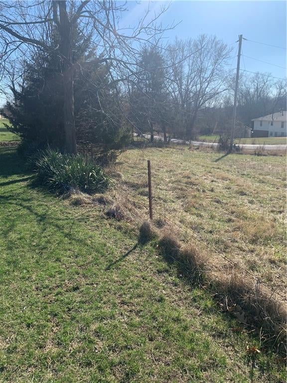8530 S Trail Ridge Dr, Kansas City, MO 64139