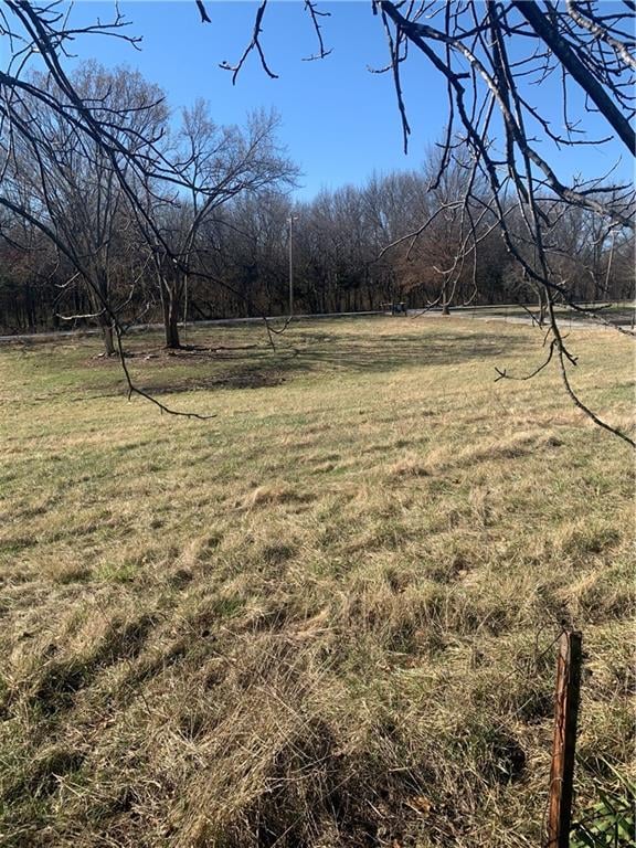 8530 S Trail Ridge Dr, Kansas City, MO 64139