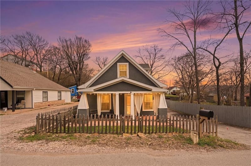 2453 12th Ter, Kansas City, KS 66103