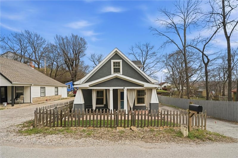 2453 12th Ter, Kansas City, KS 66103