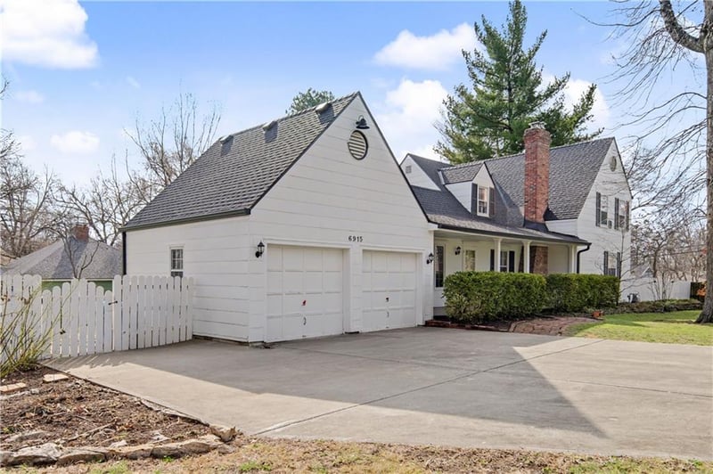6915 Reeds Rd, Prairie Village, KS 66208