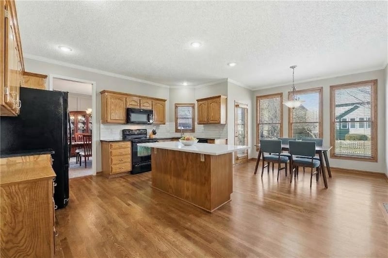 12128 Hardy St, Overland Park, KS 66213