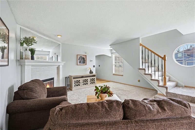 5856 Plantation Ln, Lee's Summit, MO 64064