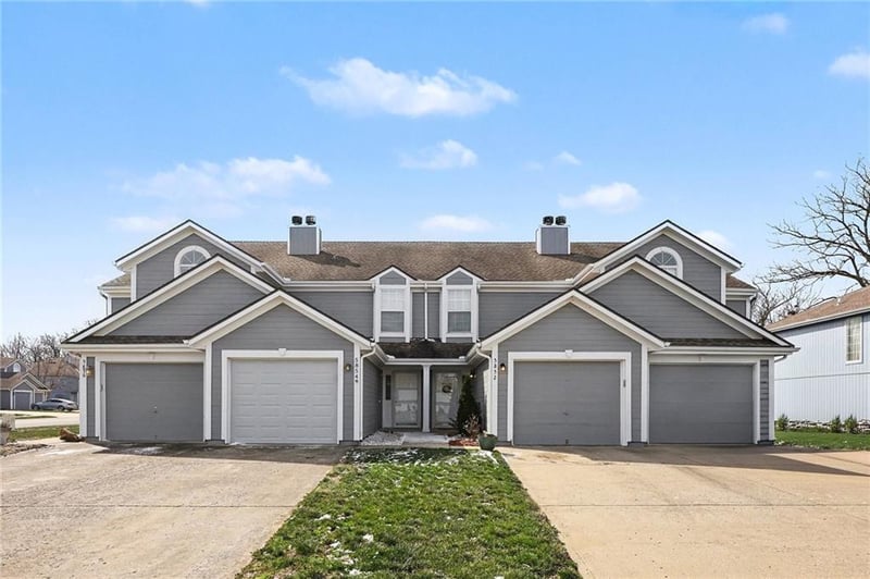 5856 Plantation Ln, Lee's Summit, MO 64064