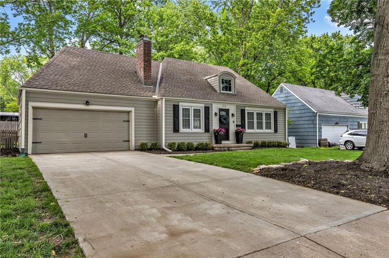 3118 79th St, Prairie Village, KS 66208