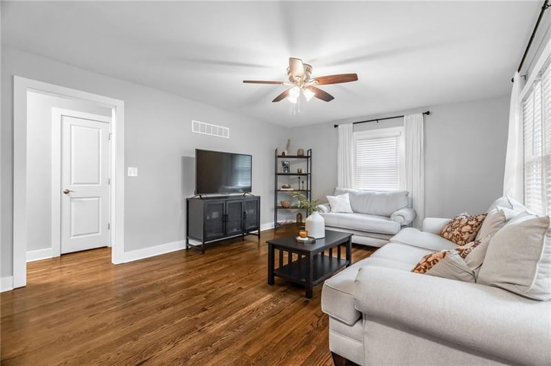 3118 79th St, Prairie Village, KS 66208