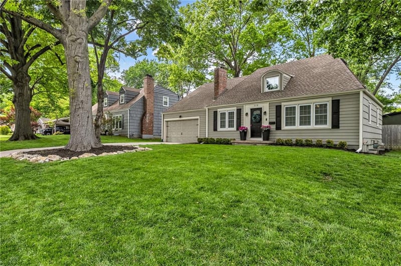 3118 79th St, Prairie Village, KS 66208