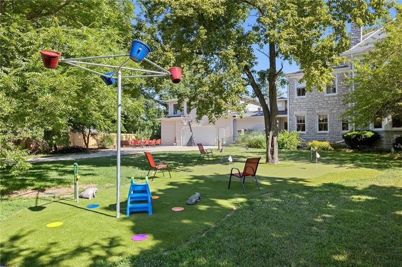 1 Hawthorne Pl, Independence, MO 64052