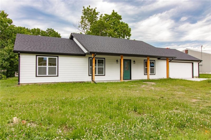 206 4th St, Holden, MO 64040
