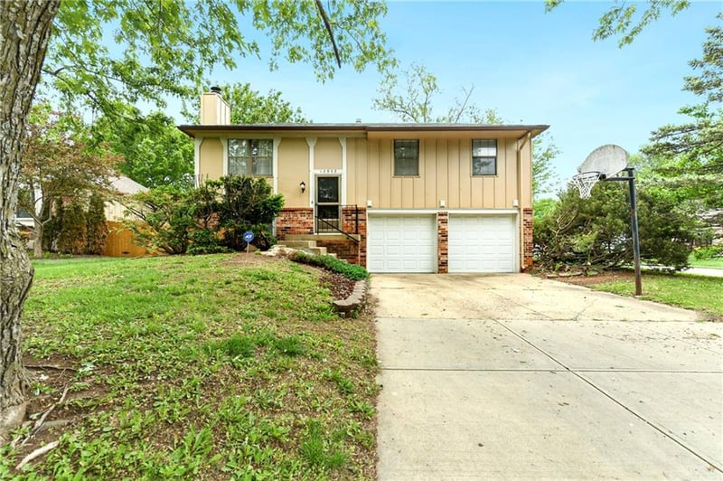 12939 Raintree Dr, Olathe, KS 66062