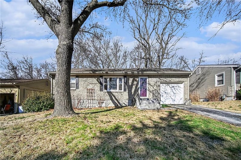 8210 Mcgee St, Kansas City, MO 64114