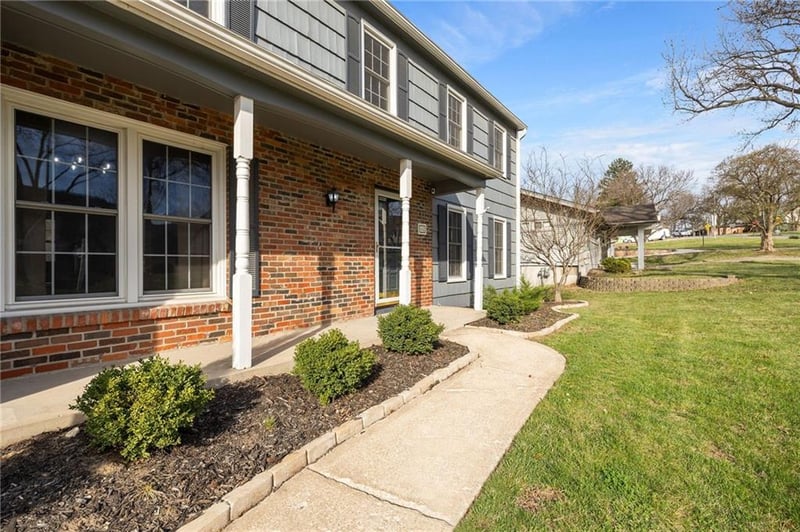 412 Briarcliff Rd, Kansas City, MO 64116