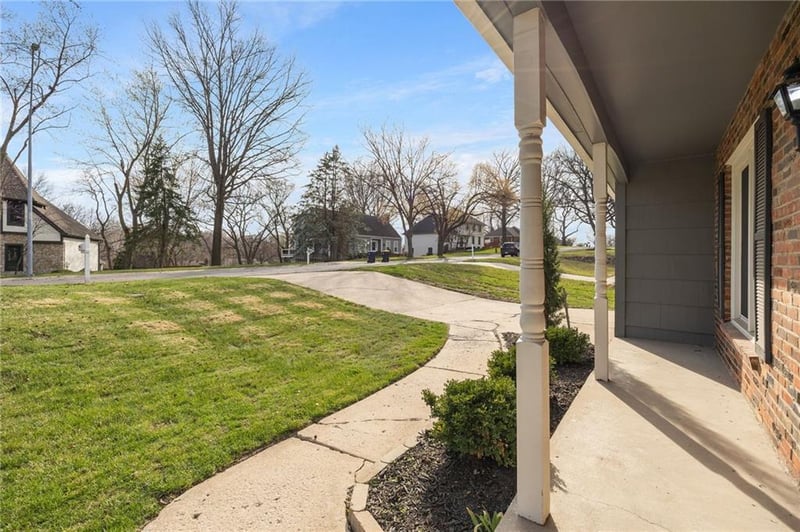 412 Briarcliff Rd, Kansas City, MO 64116