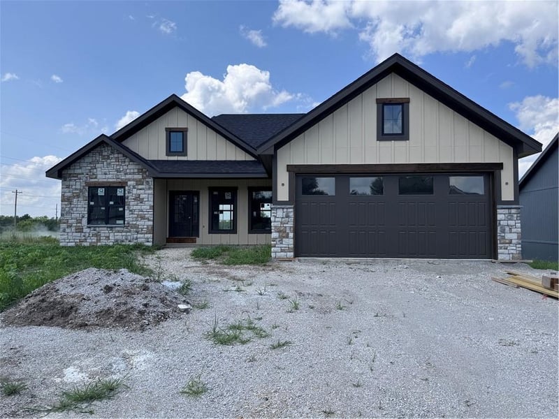 803 Timberline Dr, Cameron, MO 64429