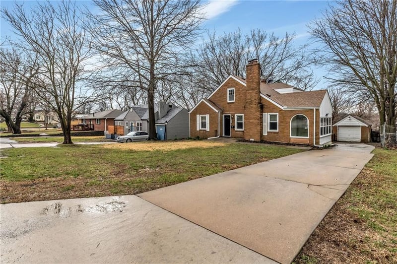 9614 32nd S St, Independence, MO 64052