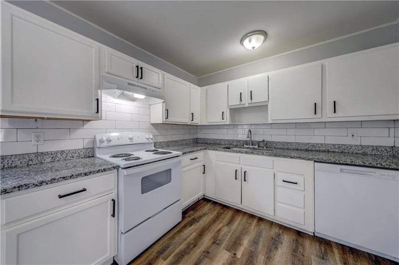 8300 110th St, Kansas City, MO 64134