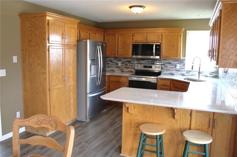 1627 101st Ter, Kansas City, MO 64155