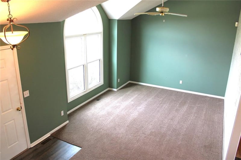 1627 101st Ter, Kansas City, MO 64155