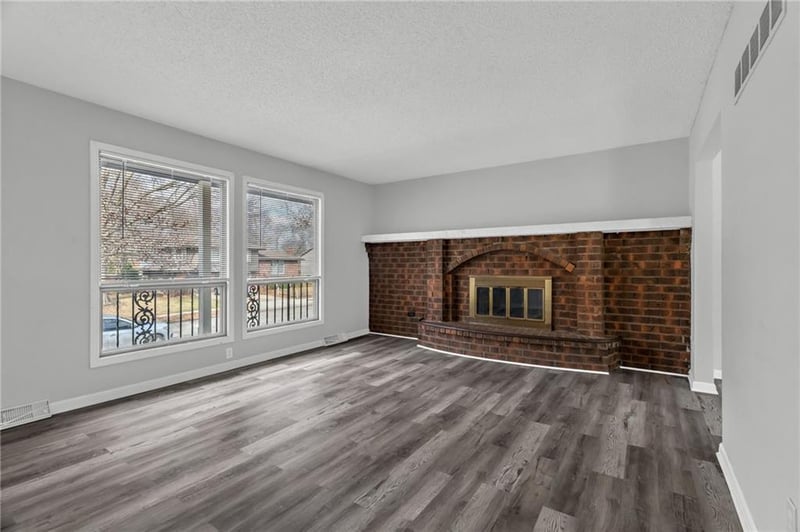 705 80th Ter, Kansas City, MO 64118