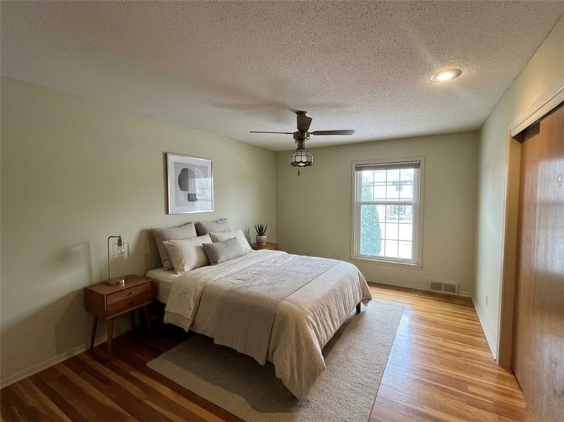 3712 104th St, Kansas City, MO 64137