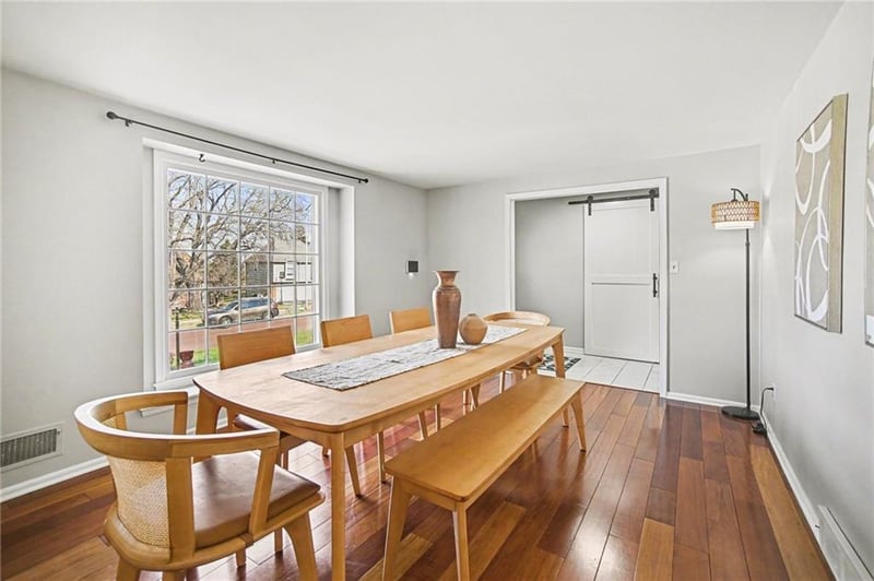 9706 Melrose Dr, Overland Park, KS 66214