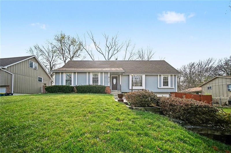 9706 Melrose Dr, Overland Park, KS 66214