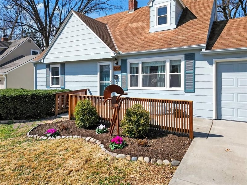 8306 Madison Ave, Kansas City, MO 64114