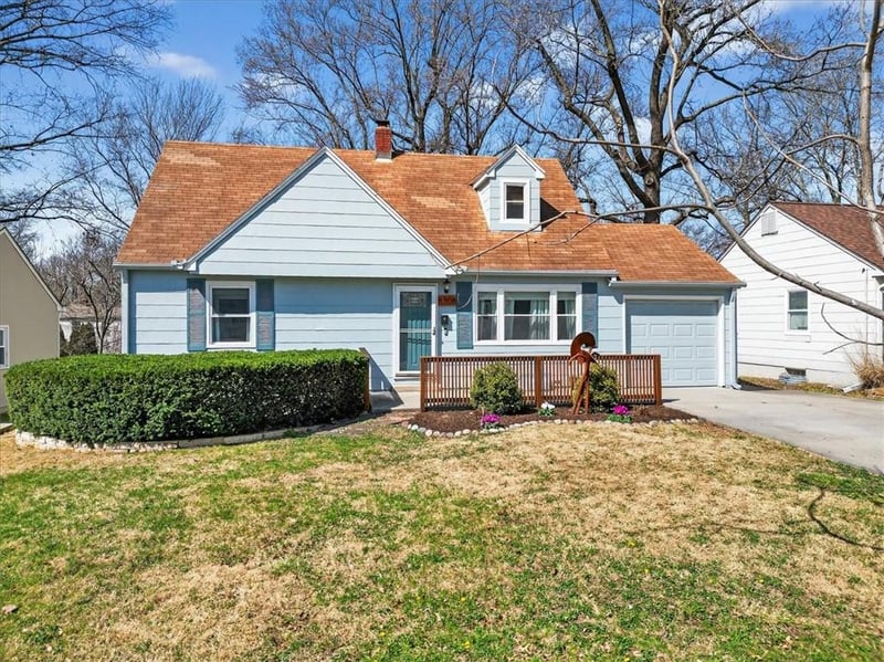 8306 Madison Ave, Kansas City, MO 64114