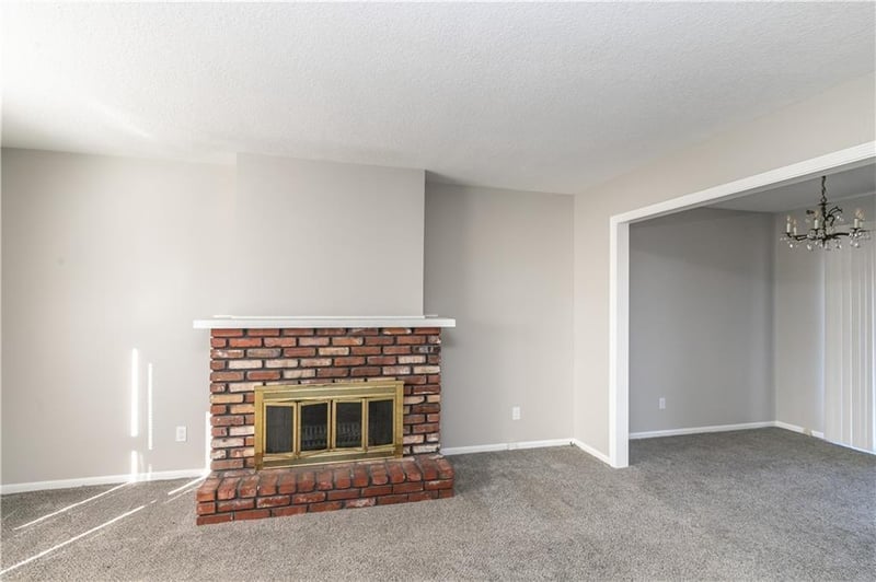 9857 Cherry St, Kansas City, MO 64155