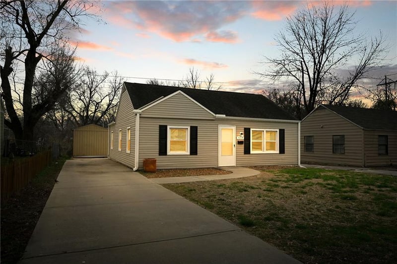 5117 Crest Dr, Kansas City, KS 66106