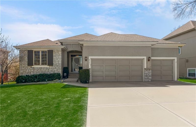 2301 Piatt Ln, Olathe, KS 66061