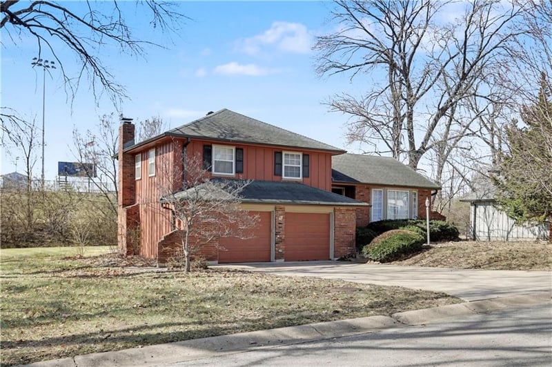 6905 129th St, Grandview, MO 64030