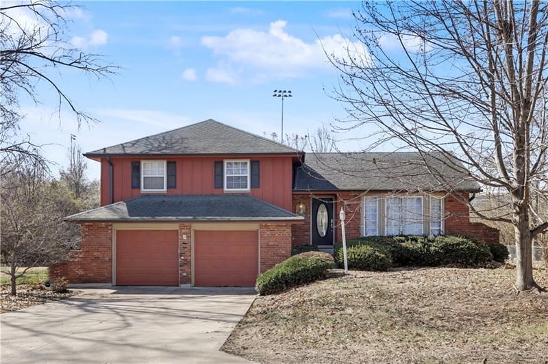 6905 129th St, Grandview, MO 64030