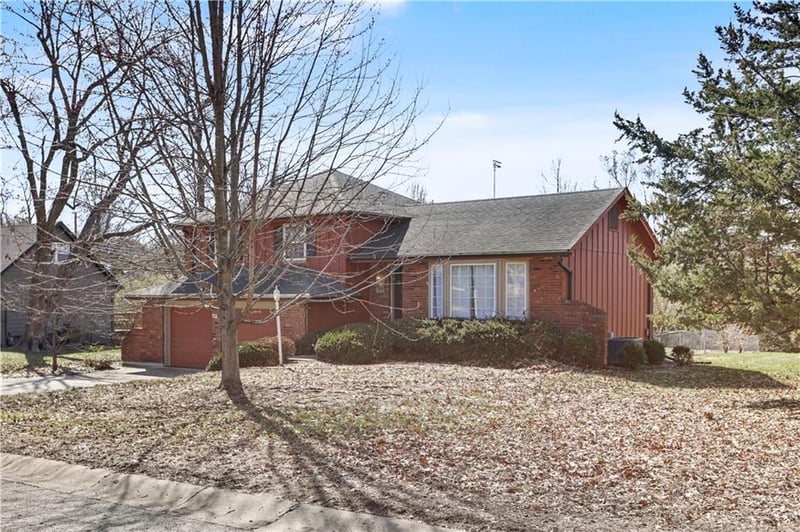 6905 129th St, Grandview, MO 64030