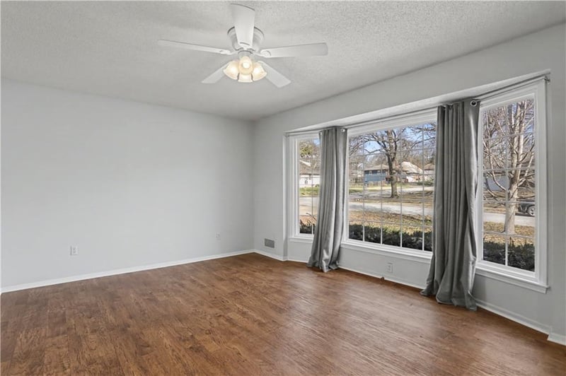 6905 129th St, Grandview, MO 64030