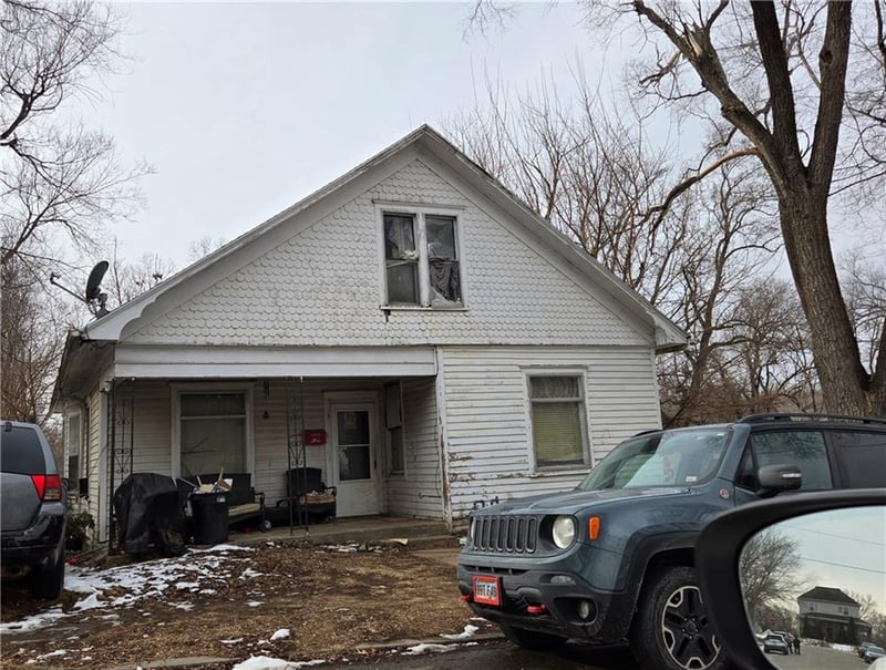 1018 S 20th St, St Joseph, MO 64507